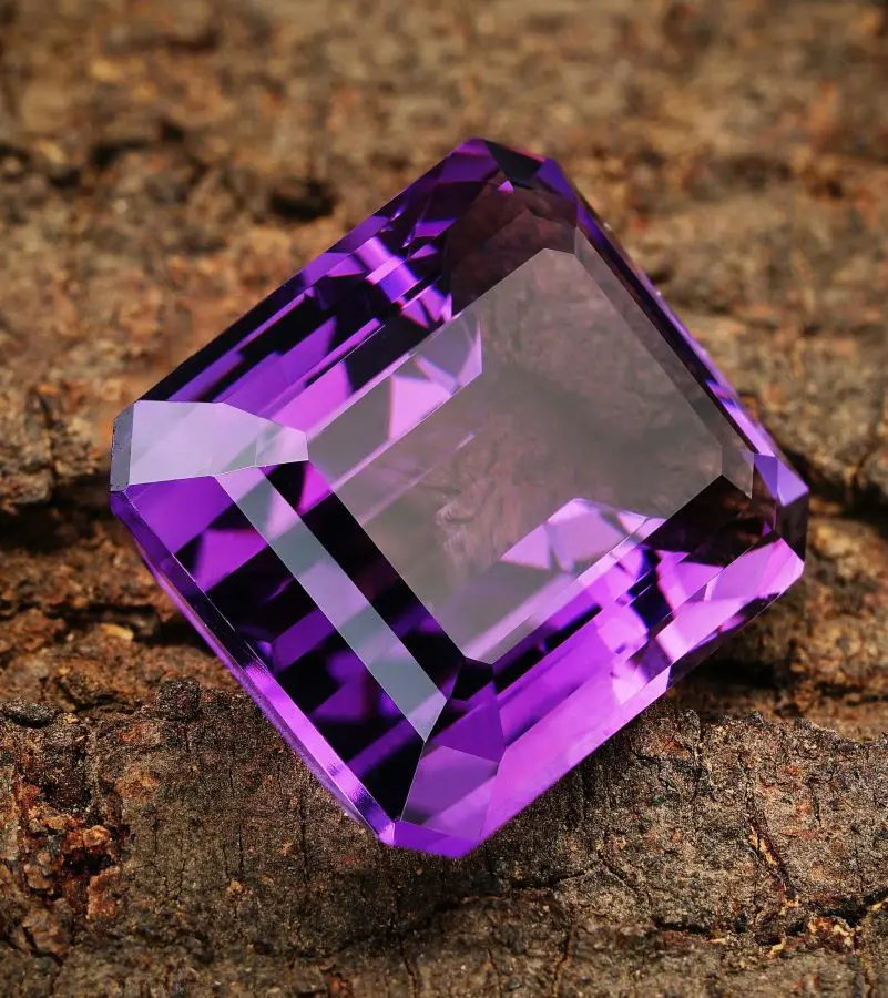 15+ Benefits of Amethyst & Healing Properties